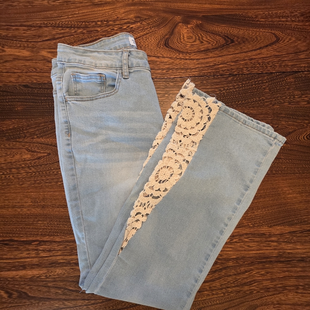 Light Wash Women's Jeans with Lace Inset